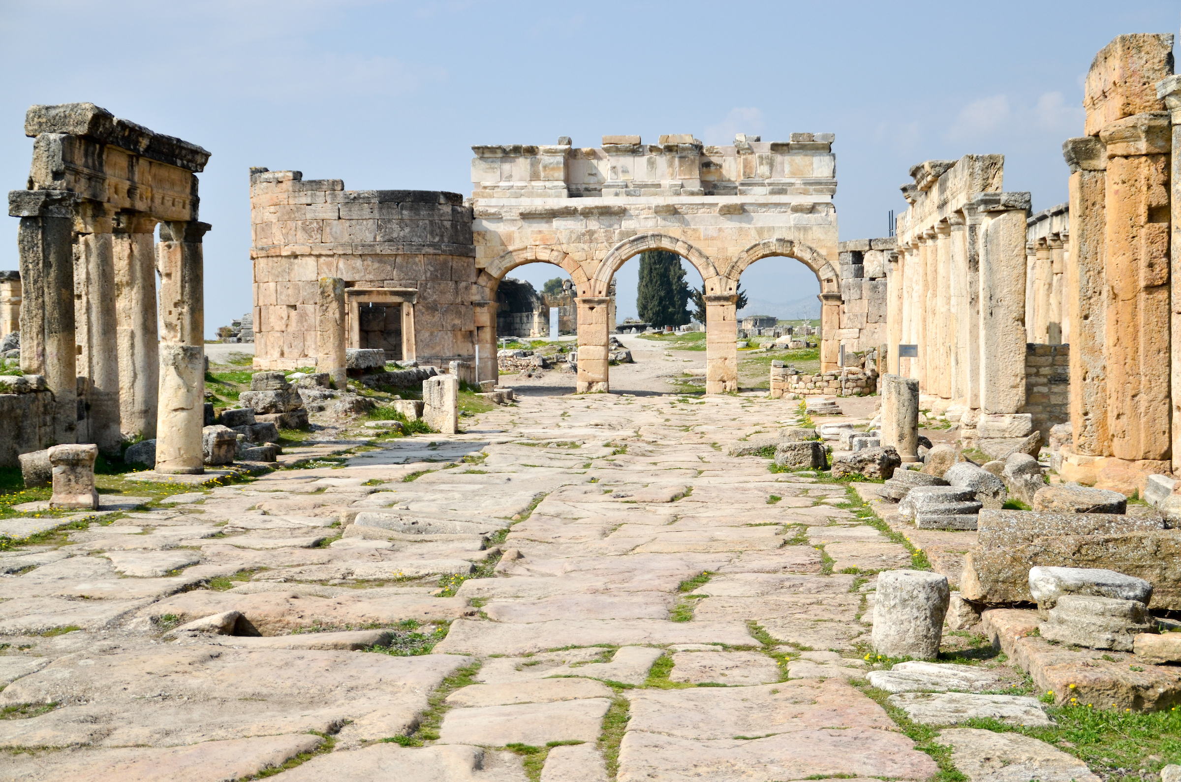1.Hierapolis colonnaded street with Frontinus Gate shs031115612