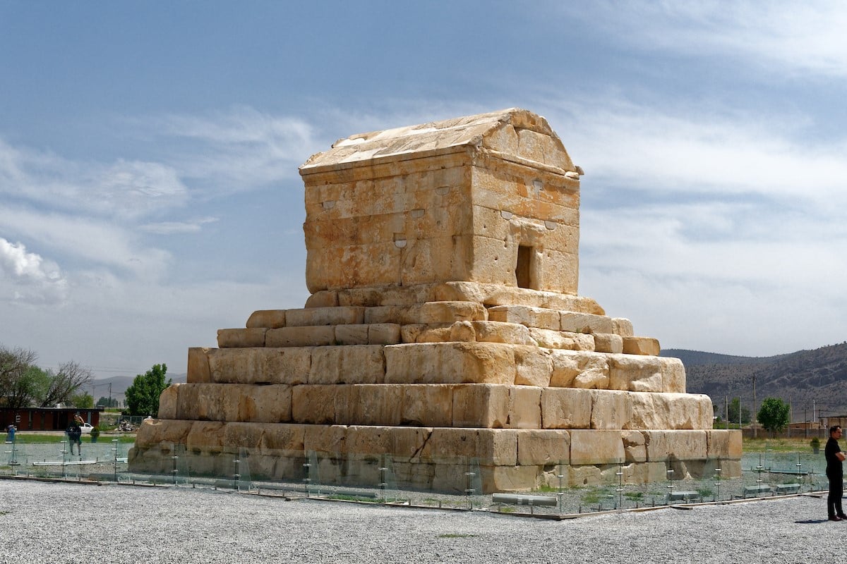 Pasargadae tomb of Cyrus bibleplaces